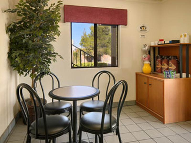Super 8 By Wyndham Barstow Hotel Étterem fotó